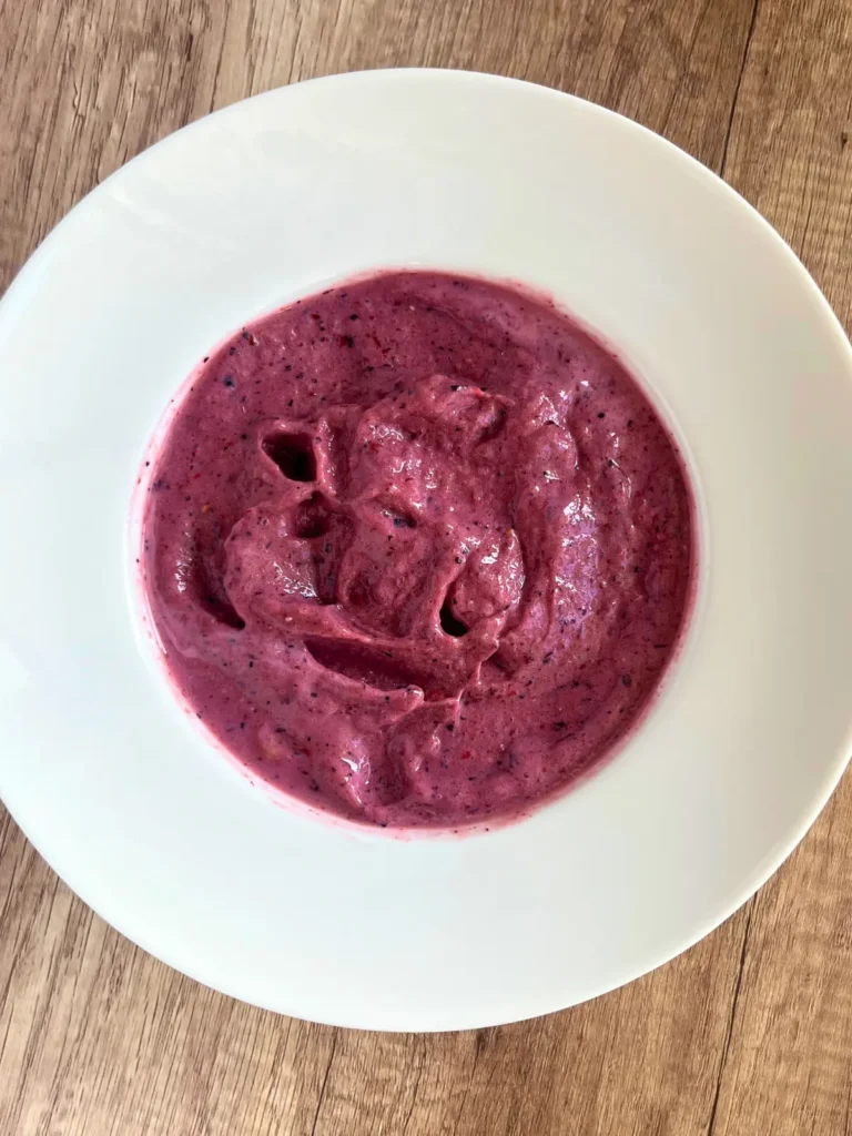 The smoothie bowl puree in a white bowl.